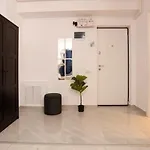 Central Residence Apartment 112